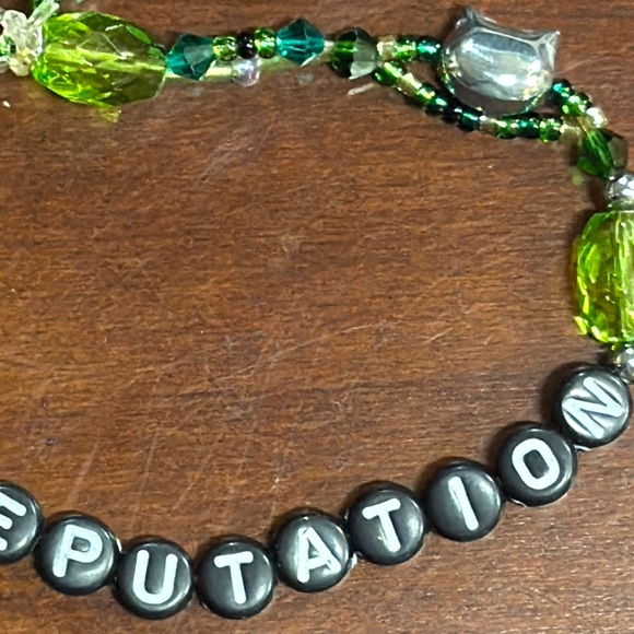 Green Beaded reputation Bracelet - Picture 3 of 9